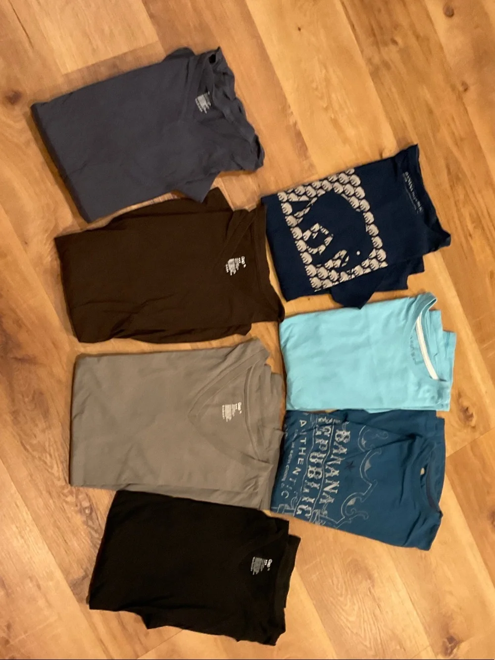 7 Men’s Solid & Graphic Tees - Mixed Colors